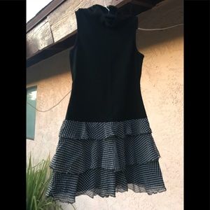 Beautiful black dress w/ white poco dotes